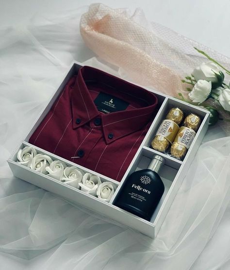 Valentines Gift For Boyfriend Romantic, Meaningful Gifts For Him, Hampers For Men, Gift For Him Valentines Day, Wedding Gift Hampers, Luxe Aesthetic, Bridal Gift Wrapping Ideas, Gift Box For Men, Birthday Gifts For Boyfriend Diy