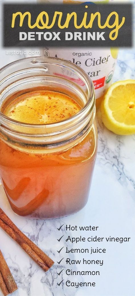 This detox drink recipe with apple cider vinegar helps aid in cleansing, weight loss, and overall health. And, it's actually quite tasty and invigorating! I drink it in the morning, but you can also drink it before bed or any time of the day. #detox #applecidervinegar #morningdetox #detoxdrink #listotic Recipe With Apple Cider, Recipe With Apple, Apple Cider Vinegar Lemon, Apple Cider Vinegar Detox Drink, 500 Calorie, Apple Cider Vinegar Detox, Pasti Sani, Smoothie Detox, Detox Drinks Recipes