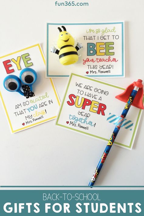 Give these simple back-to-school gifts to students to start the new year off right! Be sure to get the FREE printables that go with each gift! School Gifts For Students, School Open House, School Giveaways, Gifts For Students, Welcome To School, Welcome Back To School, Beginning Of The School Year, Classroom Valentine, 1st Day Of School