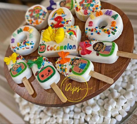 Cocomelon Cakesicles, Rice Krispy Treats, Oreos and Cake Donuts! Cocomelon Cakesicles Ideas, Cocomelon Birthday Treats, Cocomelon Rice Krispie Treats, Cocomelon Cakesicles, Cocomelon Treats Ideas, Coco Melon Treats, Cocomelon Party Treats, Cocomelon Cake Pops, Cocomelon Treats