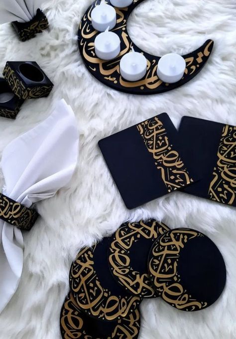 Ramadan Home Decor, Aesthetic Ramadan, Ramadan Table Decor, Ramadan Lanterns, Diy Eid Decorations, Ramadan Table, Home Wreath, Ramadan Kareem Decoration, Ramadan Decor