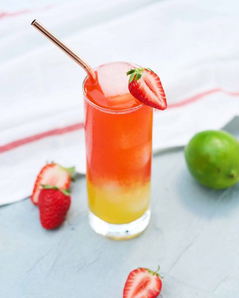 vodka cocktail for a tropical vacation with strawberries, mango juice and club soda. this ombre cocktail is such a refreshing summer alcoholic drink Hawaii Desserts, Vodka Day, National Vodka Day, Mango Vodka, Mango Cocktail, Summertime Cocktail, Mango Drinks, Summer Drinks Alcohol, Strawberry Vodka