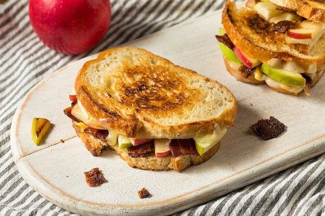 Apple Panini, Fall Sandwiches, Apple Grilled Cheese, Bacon Brie, Grilled Cheese Sandwich Recipe, Onion Grilled Cheese, Recipes Sandwiches, Fancy Grilled Cheese, Cheese Sandwich Recipe