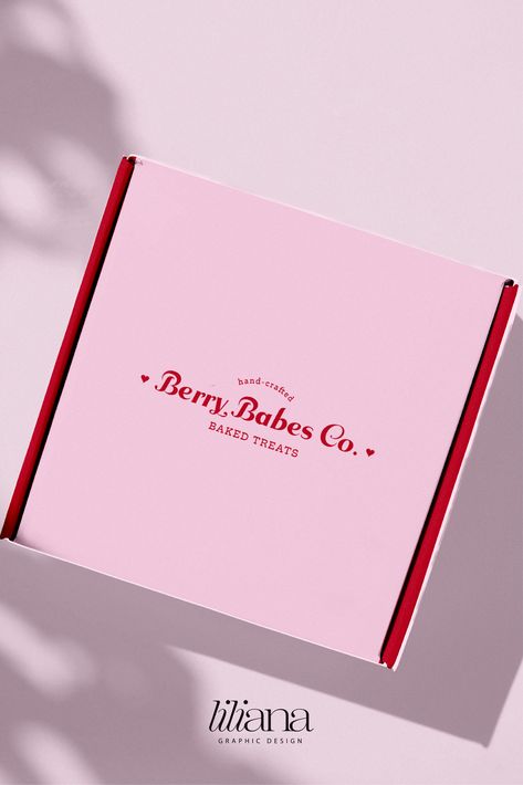 Creative Box Ideas Design, Pink Red Packaging, Cute Bakery Packaging, Chocolate Covered Strawberries Business, Strawberry Packaging Design, Red Boxes Packaging, Pink Packaging Design, Strawberry Packaging, Sweet Branding