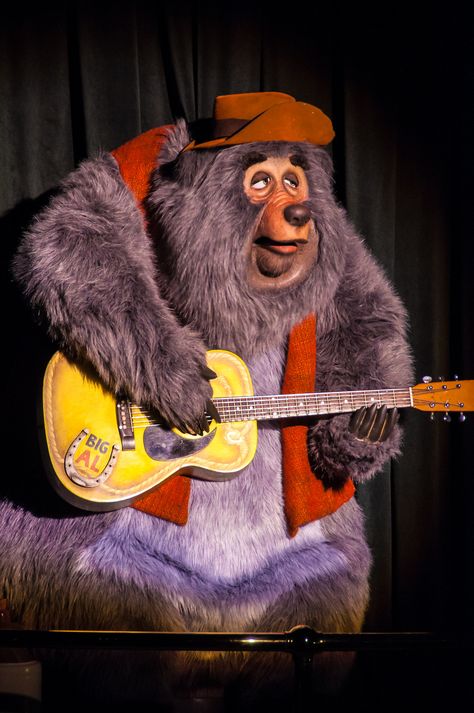 Big Al at Magic Kingdom's "Country Bear Jamboree" by Christopher Rainville on Flickr Submechanophobia Animatronics, Freddy Redesign, Country Bear Jamboree, Fnaf Au, Big Al, Country Bears, Chuck E Cheese, Disney Memories, Disney Posters