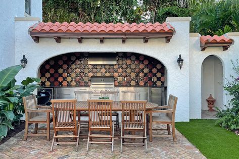 Focus on Functional Flow Spanish Style Outdoor, Kitchen Island Seating Ideas, Island Seating Ideas, Spanish Outdoor Kitchen, Spanish Backyard, Kitchen Island Seating, Small Patio Spaces, Island Seating, Hacienda Style Homes