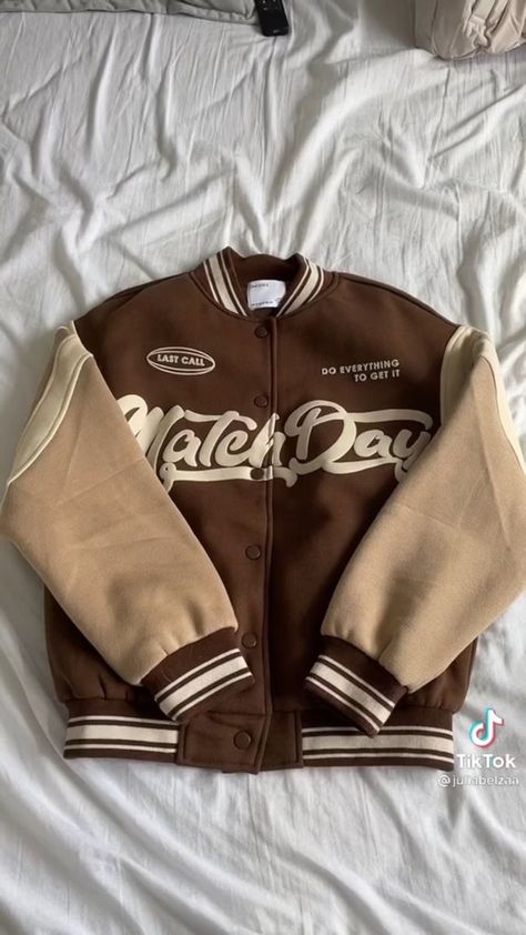 Brown Varsity Jacket Outfit, Letterman Jacket Aesthetic, Brown Letterman Jacket, Varsity Jacket Aesthetic, Letterman Jacket Outfit, Varsity Outfit, Jacket Aesthetic, Senior Jackets, Varsity Jacket Outfit