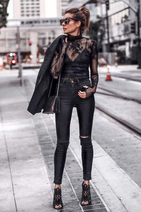 Ripped Jeans With Black Transparent Blouse And Top Underneath #rippedjeans #highwaistedjeans Svarta Outfits, Vinyl Pants, Woman In Black, Black Jeans Outfit, Adidas Neo, Outfit Jeans, Looks Black, All Black Outfit, Black Women Fashion