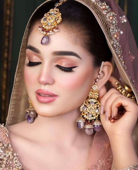 Desi Bridal Makeup, Indian Makeup Looks, Bridal Makeup Videos, Pakistani Makeup, Party Eye Makeup, Make Up Gold, Indian Bride Makeup, Party Makeup Looks, Peach Makeup