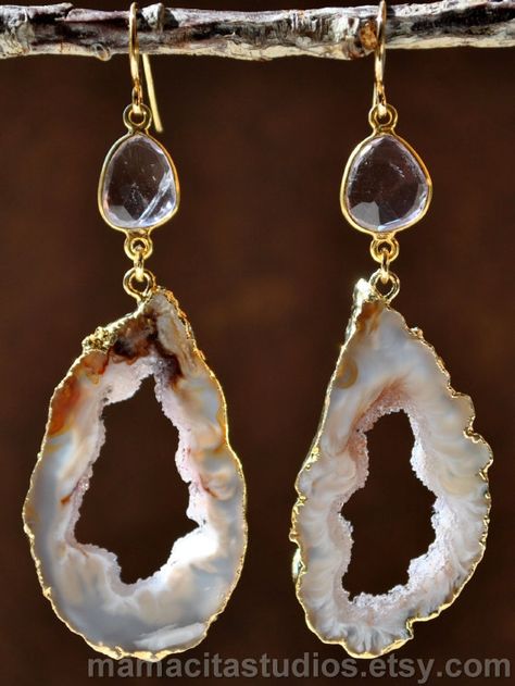 Jewel Design, Metal Jewelry Making, Geode Jewelry, Stones Art, Afghan Girl, Ankle Jewelry, Geode Earrings, Jewerly Beads, Jewellery Inspiration