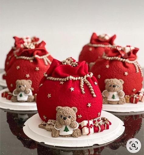 Unique Christmas Cake Designs, Christmas Cake Decor Ideas, Christmas Theme Cakes, Xmas Birthday Cake, Christmas Cake Ideas Fondant, Christmas Theme Cake Ideas, Cake Christmas Design, Christmas Cake Birthday, Xmas Cake Ideas