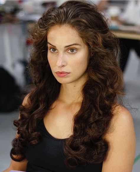 Heida Reed sitting for her original makeup test for Elizabeth in Poldark…By Pippa Woods Heida Reed Poldark, Poldark Elizabeth, Elizabeth Poldark, Poldark Demelza, Poldark Cast, Heida Reed, Dramatic Romantic, Poldark Series, Ross And Demelza