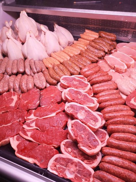 Carnicerias Ideas, Meat Tray, Meat Art, Meat Store, Cooking The Perfect Steak, Premium Meat, Amazing Food Decoration, Meat Shop, Meat Markets