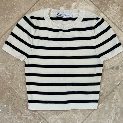 Size S Ribbed Never Worn White Striped Shirt Outfit, Black Striped Shirt, Strapless Shirt, Baggy Tops, Black And White T Shirts, Zara Outfit, Striped Short Sleeve Shirt, Ribbed Shorts, Womens Sleeveless Tops