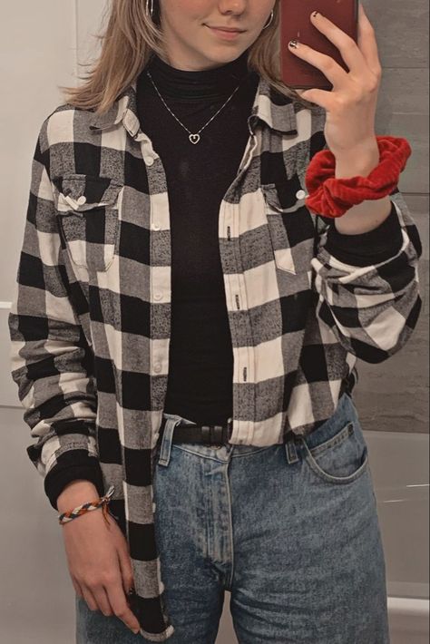 Black Shirt With White Collar Outfit, Womens Check Shirt Outfit, Flannel Outfits Black And White, Black Turtleneck Flannel Outfit, Flannel With Black Jeans, White And Black Plaid Shirt Outfits, Formal Flannel Outfit, Flannel Outfits Turtleneck, Black Plaid Flannel Outfit