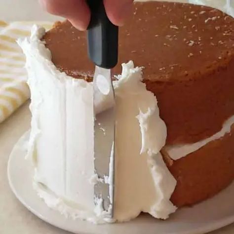 Crusting Buttercream Frosting Recipe, Crusting Buttercream Recipe, Crumb Coating A Cake, Crusting Buttercream, Cake Boss Recipes, Cake Rustic, Icing Recipes, Cake Frosting Recipe, Fabulous Cakes