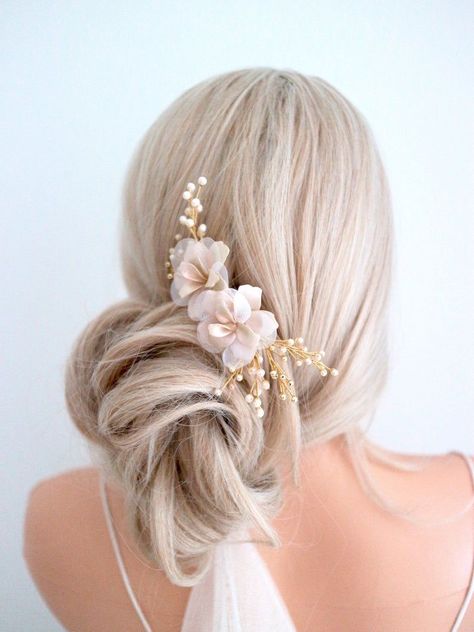 Hair Accessories For Bride, Veil Ideas, Accessories For Bride, Bride Hair Pins, Bridal Hair Accessories Flower, Wedding Hairpiece, Wedding Accesories, Bridal Hairpiece, Pearls Wedding