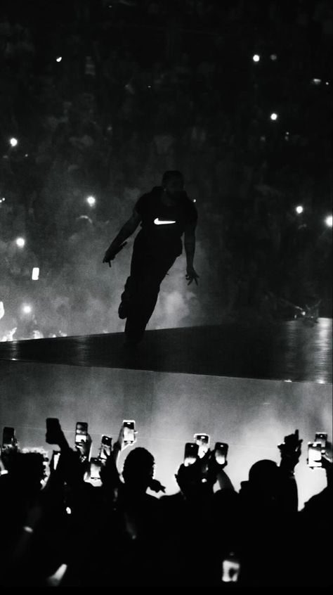 Drake Live, Drake Rapper, Rihanna And Drake, Drake Concert, Marvel Phone Wallpaper, Drake Photos, Drake Drizzy, Drake Graham, Y2k Posters