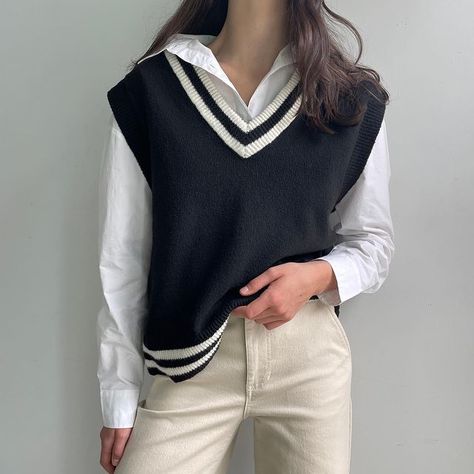 OAK + FORT (@oakandfort) • Instagram photos and videos Women Preppy Style, Sweater Vest Black, V Neck Sweater Vest, Sweater Vest Outfit, Sleeveless Sweater Vest, Sweater Vest Women, Vest Fashion, Vest Outfits, Sweaters Online