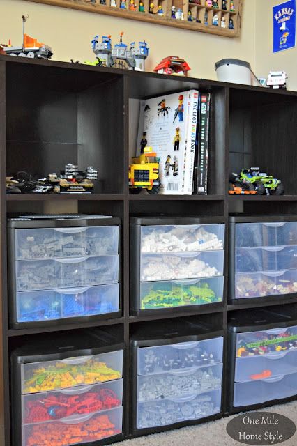 Were there Legos under the Christmas Tree this year? Keep them out from under your feet with this easy organizing plan!! | Simple and Decorative Lego Storage by One Mile Home Style Lego Bedroom, Lego Organization, Ideas Habitaciones, Rooms Decor, Lego Room, Diy Casa, Lego Storage, Ideas Hogar, Kids Games