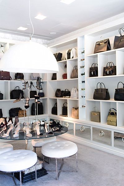 Bag Boutique Interior, Bags Store Design, Bags Shop Interior Design, Bag Store Design, Bag Shop Interior, Clothes Shop Design Ideas, American Classic Interior, Retail Store Layout, New York Shopping