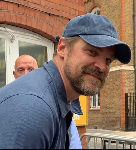 david harbour happy Leng Guys, Fear Street 1978, David Harbor, Hopper Stranger Things, F1 Grid, Barry Sloane, Jim Hopper, Watch Stranger Things, David Harbour