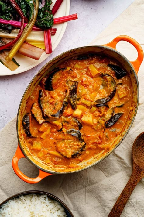 Aubergine Potato Recipe, Aubergine And Potato Curry, Veggie Red Curry, Recipes With Aubergine, Aubergine Curry Recipes, Veggie Curry Recipes, Roast Aubergine, Potato Delight, Veggie Roast