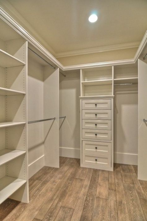 shelving Rumah Moden, Dressing Room Closet, Walking Closet, Closet Layout, Closet Remodel, Casa Vintage, Bedroom Closet Design, Dream Closets, 아파트 인테리어