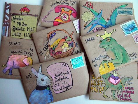 Outgoing mail art Decorate Envelope Ideas, Envelope Art Ideas, Illustrated Envelopes, Art Envelopes, Snail Mail Inspiration, Snail Mail Art, Unique Envelopes, Snail Mail Pen Pals, Mail Art Envelopes