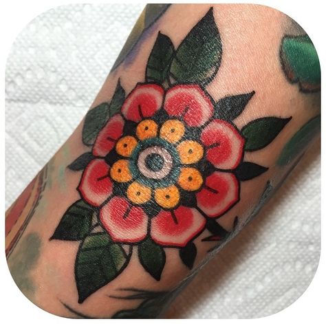 Traditional Tattoo Gap Fillers, Traditional Tattoo Filler, Traditonal Tattoo, Small Traditional Tattoo, Gap Filler Tattoo, Glory Tattoo, Tattoo Ideas For Female, Female Tattoo Designs, Traditional Tattoo Drawings