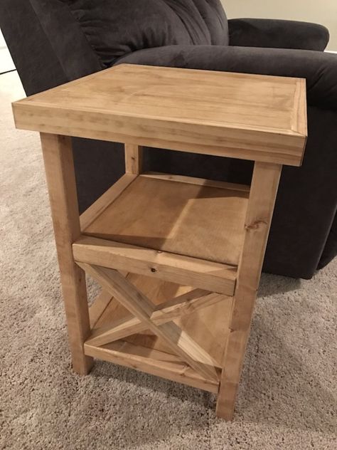 If you're a DIYer and looking to make some end tables for your house, then this small x end table would be a great fit for any room in your house. #xendtable #smallxendtable #farmhousexendtable #endtable | chiselandfork.com Small End Tables Diy, Scaffold Furniture, Diy End Table, End Table Plans, Woodworking Projects Table, Small End Table, Farmhouse End Tables, Rustic End Tables, Rustic Furniture Diy