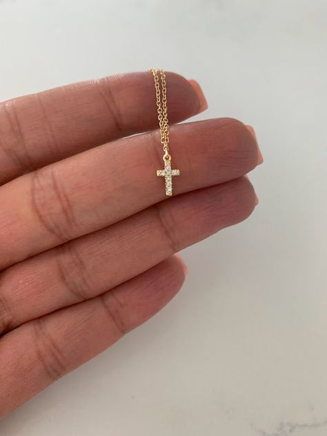 Cross Necklace Dainty, Mini Cross Necklace, The Cross Necklace, Gold Cross Necklace Aesthetic, Cute Cross Necklace, Cross Necklace Aesthetic, Cross Pendant Necklace Woman, Necklaces Cross, Small Cross Necklace