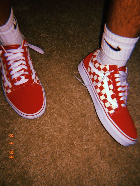 Old Skool checkered (red) vans, follow me for more Red Vans Shoes, Vans Shoes Outfit, Best Toddler Shoes, Red Checkered Vans, Vans Aesthetic, How To Wear Vans, Cute Vans, Outfit Shorts, Shoes Wallpaper