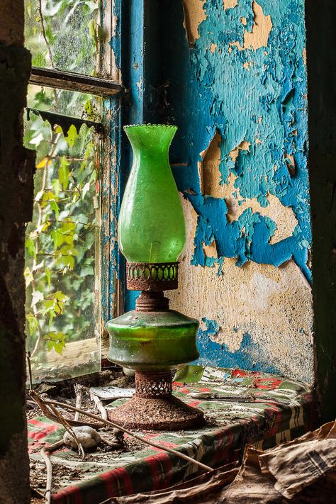 Abandoned Cottage, Hur Man Målar, Peeling Paint, Republic Of Ireland, Old Doors, Oil Lamp, Abandoned Houses, The Republic, Abandoned Places