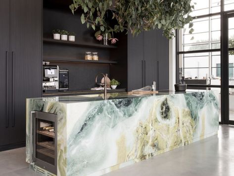 Dubai Kitchen, Marble Island, Dream Kitchens Design, Marble Counter, Luxury Kitchen Design, Modern Kitchen Design Luxury, Kitchen Inspiration Design, Counter Tops, Dream House Decor