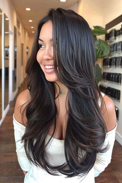 Brunette Long Layers, Layers Long Hair, Haircuts For Long Hair With Layers, Brown Hair Looks, Stunning Hairstyles, Haircuts For Thin Fine Hair, Short Hair Trends, Different Hair Types, Long Layered Haircuts