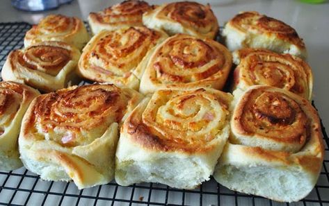 Cheese Scrolls, Cheese And Bacon Rolls, Scrolls Recipe, New Recipes To Try, Yeast Free Breads, Bacon Roll, Healthy Cheese, Sourdough Starter Discard Recipe, Brunch Bread