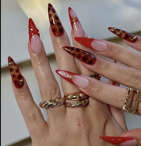 Red Stiletto Nails Designs, Fall Nail Colors And Designs, Early Fall Nail Colors, Fall Almond Nails, Red Stiletto Nails, Paznokcie Hello Kitty, Classy Acrylic Nails, Almond Acrylic Nails, Fall Nail Colors