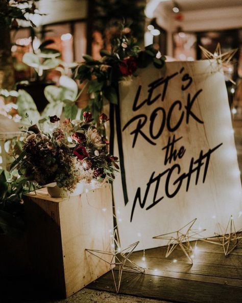 The Alternative Bride 🖤⚡️ on Instagram: “Rock the Night 🤘🏻🖤 #decor #bride #bridetobe #bridetobe2021 #diybride #futuremrs #weddingtips #weddingplanning #wedding2021 #octoberwedding…” Classic Rock Wedding Theme, Boho Grunge Wedding, Rockstar Wedding Aesthetic, Festa Rock Roll, Edgy Wedding, Rock N Roll Wedding, Music Themed Wedding, Wedding Thanks, Rock Wedding