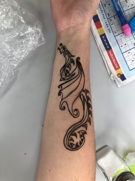 Forearm henna dragon tattoo for women and men Henna Forearm Design, Dragon Tattoo Henna, Dragon Henna Tattoo, Henna Forearm, Dragon Henna, Forearm Henna, Cute Henna Designs, Cute Henna Tattoos, Cute Henna