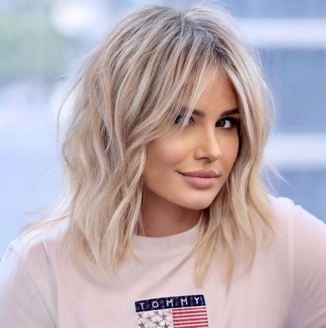 Mid Length Blonde Hair, Blonde Hair With Fringe, Long Blonde Hairstyles, Golden Waterfall, Midi Hair, Bangs With Layers, Shoulder Length Hair With Bangs, Layered Bangs, Shoulder Length Blonde