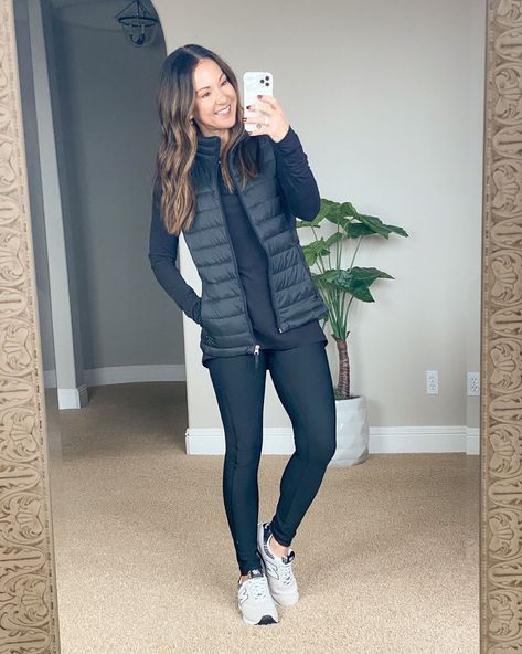 Petite Athleisure Outfits, Black Puffer Vest Outfit, Black Vest Outfit, Chilly Weather Outfits, Sports Day Outfit, Women's Athleisure, Fall Photo Outfits, Puffer Vest Fashion, Puffer Vest Outfit