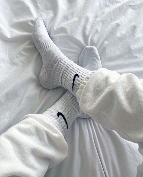 Socks Aesthetic, Filmy Vintage, Cream Aesthetic, Nike Socks, Tapeta Pro Iphone, Classy Aesthetic, White Socks, School Looks, Foto Ideas Instagram