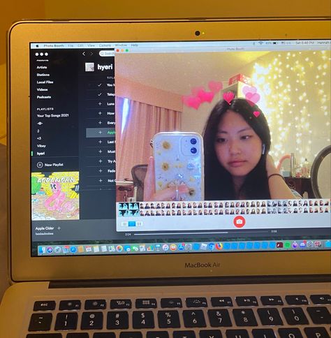 Macbook Air 2017 Aesthetic, Macbook Manifestation, 2017 Aesthetic, Photobooth Aesthetic, Macbook Photobooth, Macbook Aesthetic, Macbook Pro Wallpaper, Apple Aesthetic, Phone Selfie