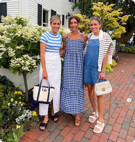 East Coast Casual Outfits, Cape Cod Mom Aesthetic, Classic New England Style Outfit, Cape Cod Birthday, Montauk Outfit Aesthetic, Coastal Maine Outfits, Coastal Grandmother Aesthetic Summer, Costal Mom Outfits, Hamptons Vacation Outfit