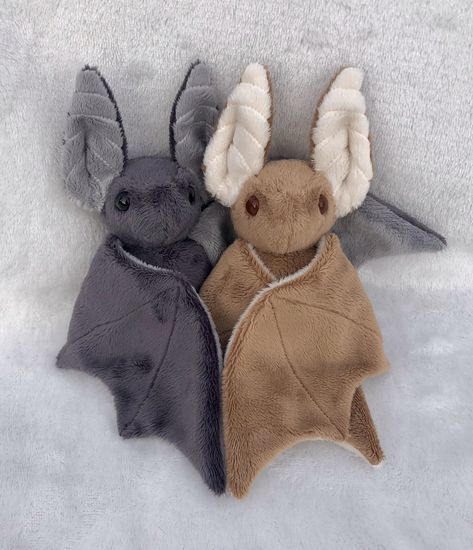 Fern 🌿 🧵✂️🧸 on Twitter: "A custom bat couple with magnetic noses 🥰 I like this set because they are natural bat colors 🦇… " Bat Couple, Worry Monster, Creepy Stuffed Animals, Cute Small Animals, Plushie Patterns, Cute Bat, Kawaii Plushies, Plush Pattern, Cute Stuffed Animals