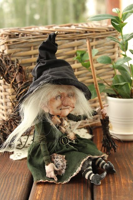 Cloth Doll Patterns, Kitchen Witch Doll, Doll Creepy, Halloween Witch Dolls, Autumn Witch, Witch Characters, Ooak Fairy, Entryway Organizer, Rag Doll Pattern