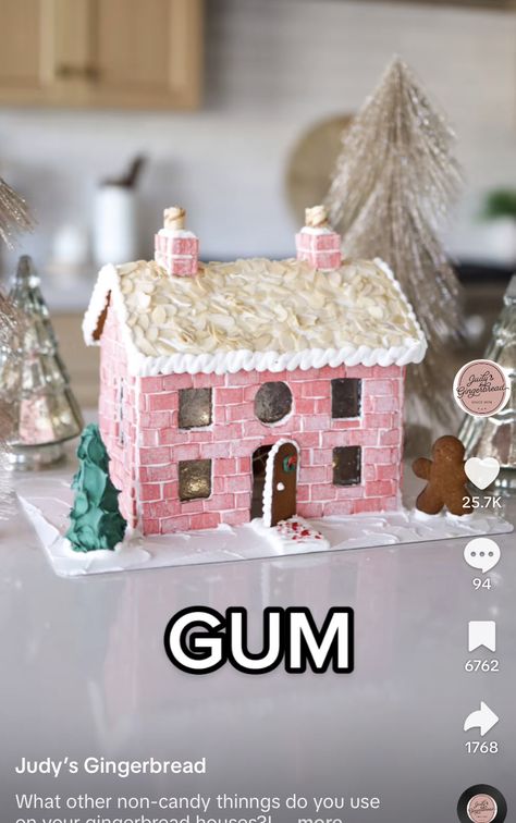 Ladies Christmas Party, Graham Cracker Gingerbread House, Homemade Gingerbread House, Cool Gingerbread Houses, Church Christmas Decorations, Penguin Cakes, Gingerbread House Parties, Gingerbread House Designs, Gingerbread Party