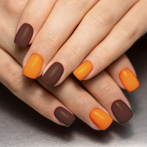 Solid color brown and orange fingernail art for women and girls.  Simple, minimalist style for casual wear.  Mix and match for a cool look.  Great accessory for the autumn / fall season or the Thanksgiving holiday. Halloween Nail Colors, Minx Nails, Seasonal Nails, Thanksgiving Nails, Halloween Nail Designs, Halloween Nail, Maquillage Halloween, Dipped Nails, Halloween Nail Art