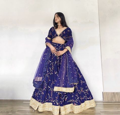 Lenhga Poses, Stitch Lehenga, Lehenga Dress, Academic Language, Simple Lehenga, Trendy Outfits Indian, Indian Outfits Lehenga, Lehenga Designs Simple, Traditional Blouse Designs